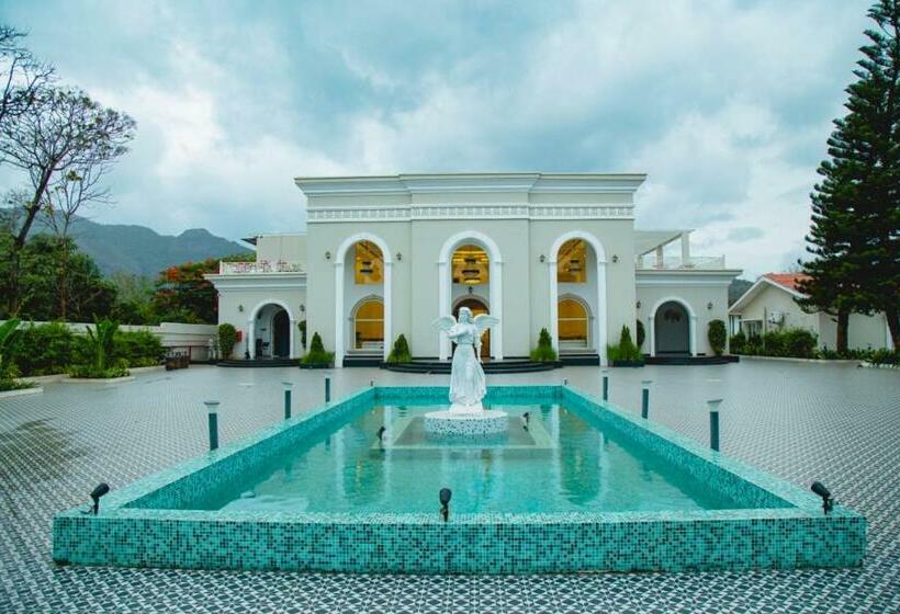 리조트 The French Town