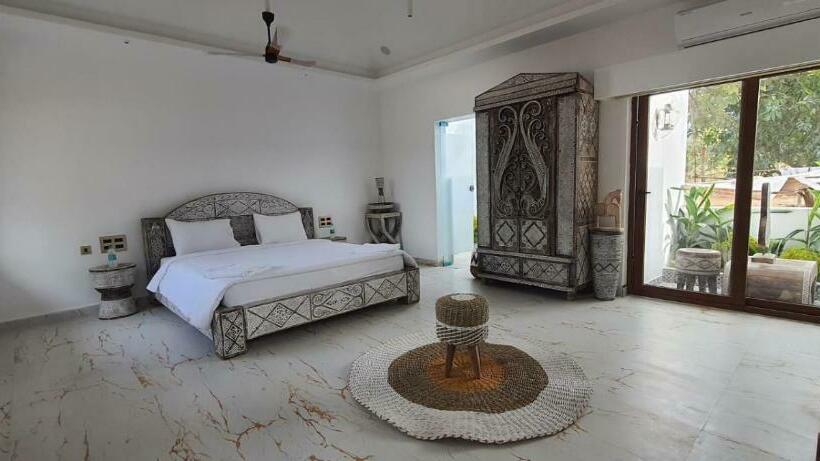 리조트 The French Town