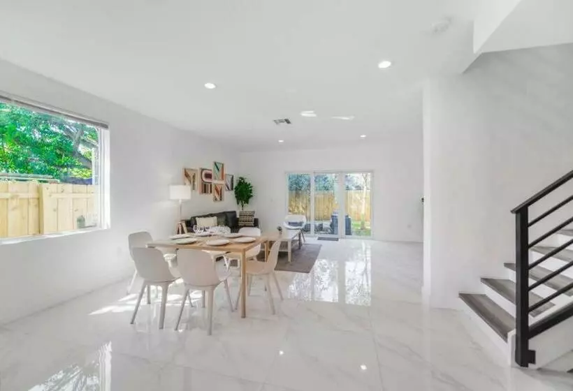 Wonderful 3 Bedrooms House, Spacious&bright