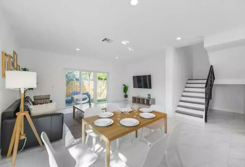 Wonderful 3 Bedrooms House, Spacious&bright