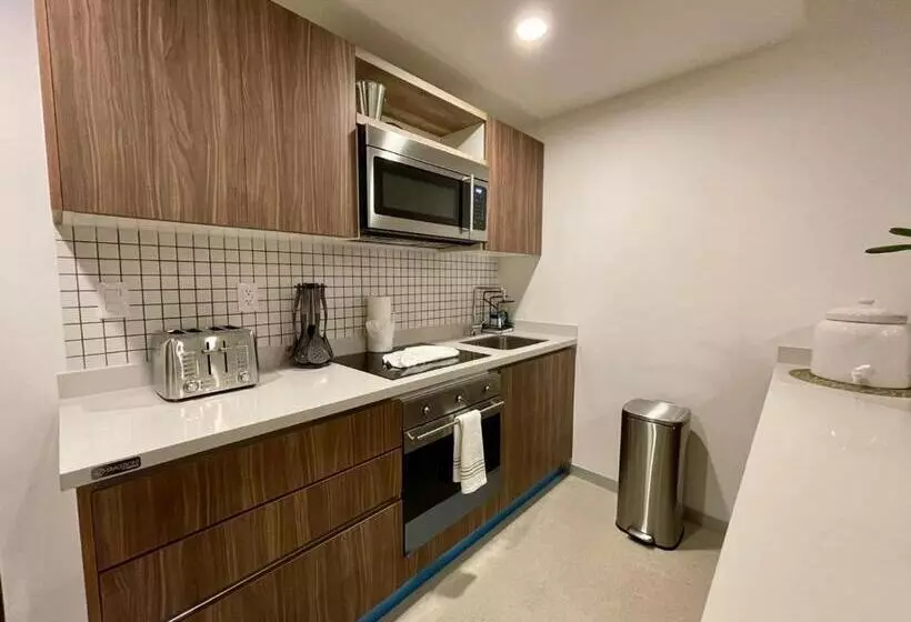 Urban Towers   Brand New Contemporary Apartment In Downtown