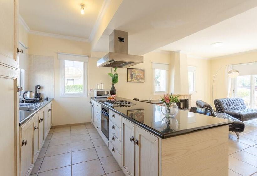 Villa Petra In Paralimni