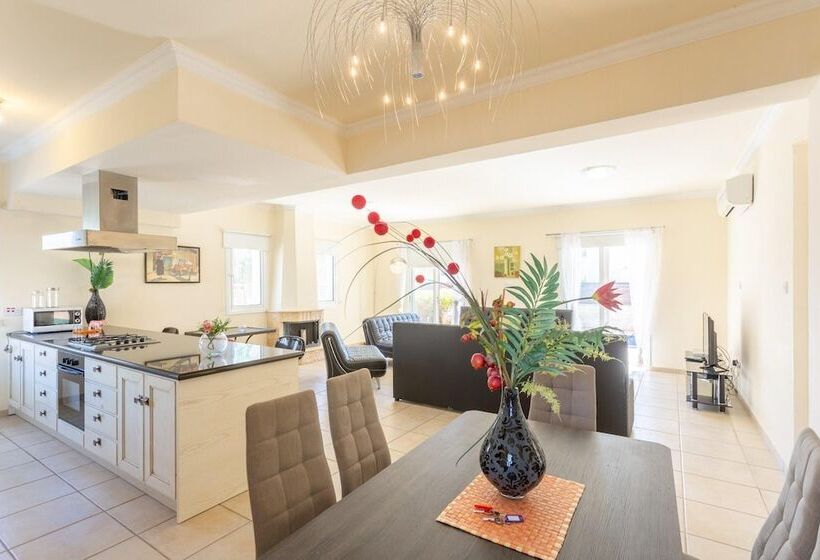 Villa Petra In Paralimni