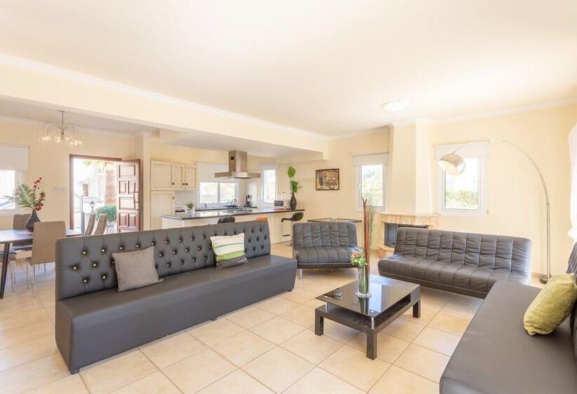 Villa Petra In Paralimni