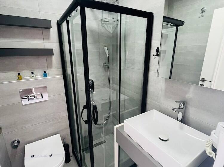 Euronova Hotel & Suites