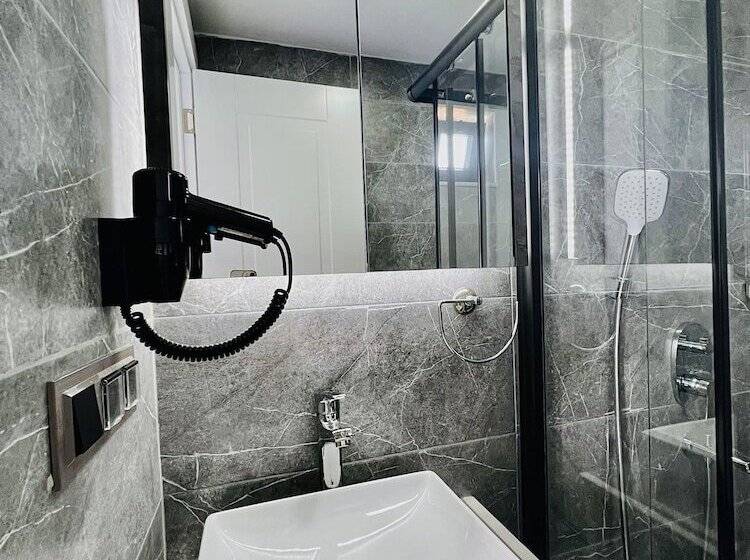 Euronova Hotel & Suites