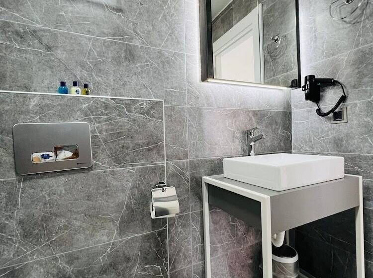 Euronova Hotel & Suites