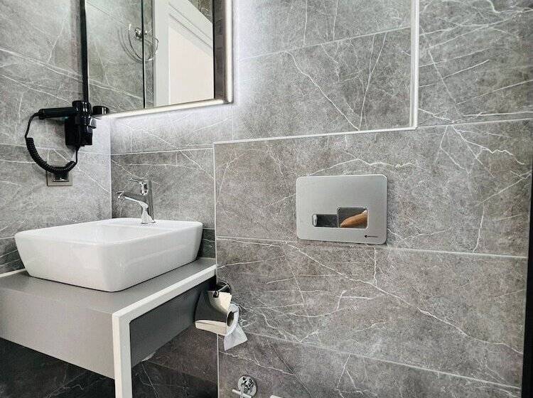 Euronova Hotel & Suites