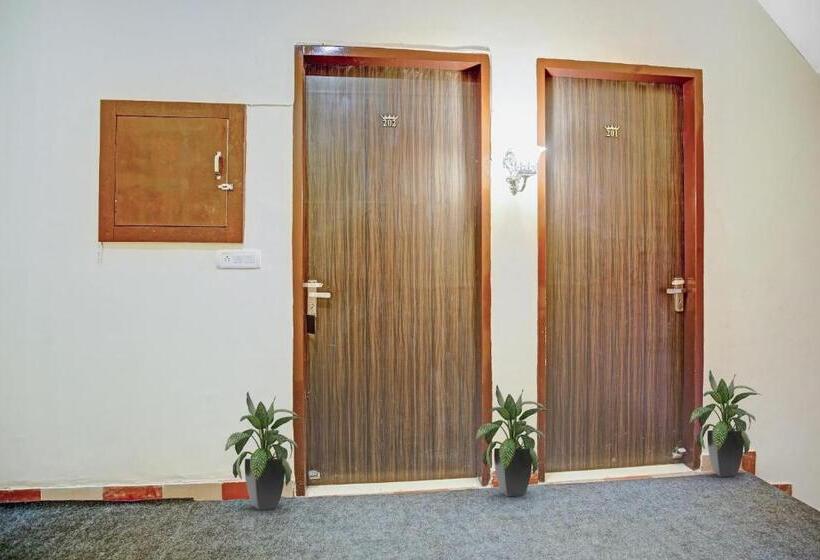 ホテル Oyo 88146 Three Kings