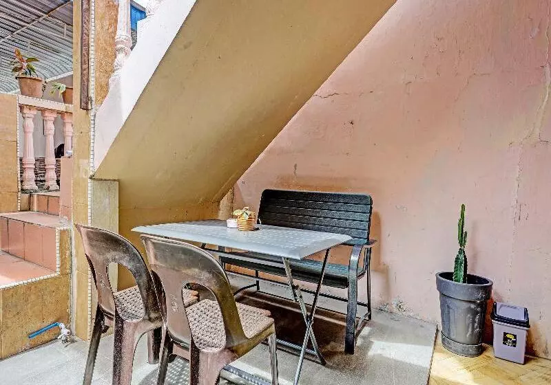 Hotelli Oyo 91428 Duta Stay