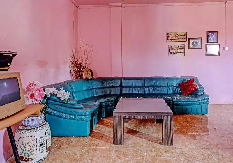 Hotelli Oyo 91428 Duta Stay