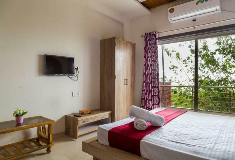 هتل Strawberry King Resort