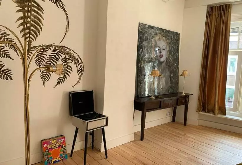 Aamiaismajoitus (B&B) Monroe’s Stay