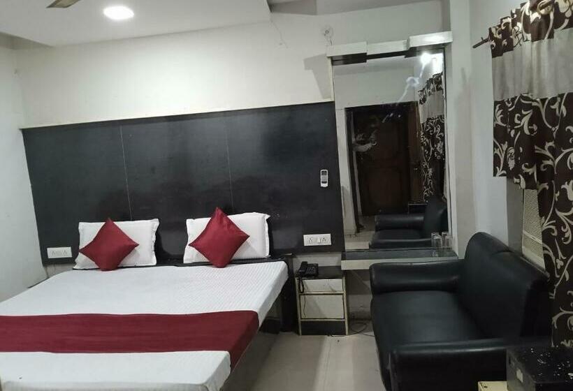 هتل Luxury Stay Metro Regency