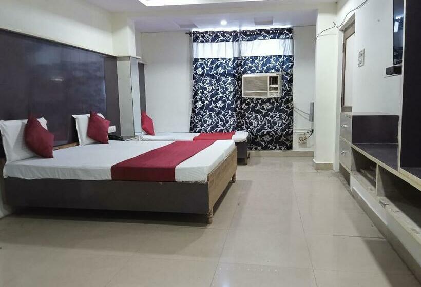 בית מלון כפרי Luxury Stay Metro Regency