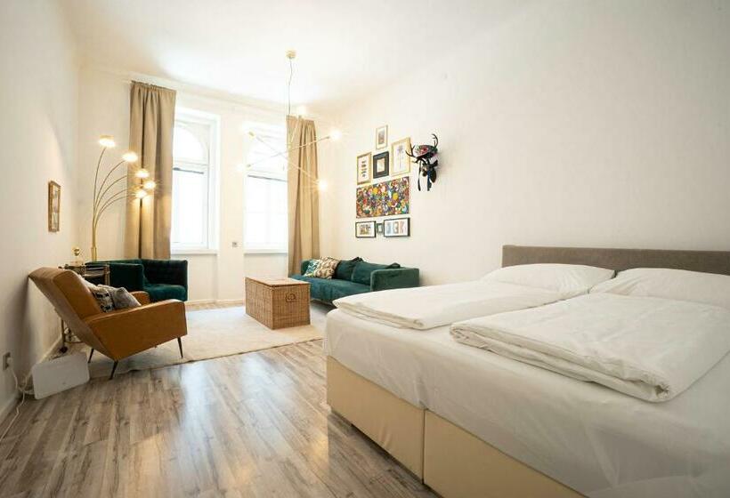 2 Room Apartment On The First Floor With Designer Renovation. Exit To The Courtyard. 15 Minutes To S