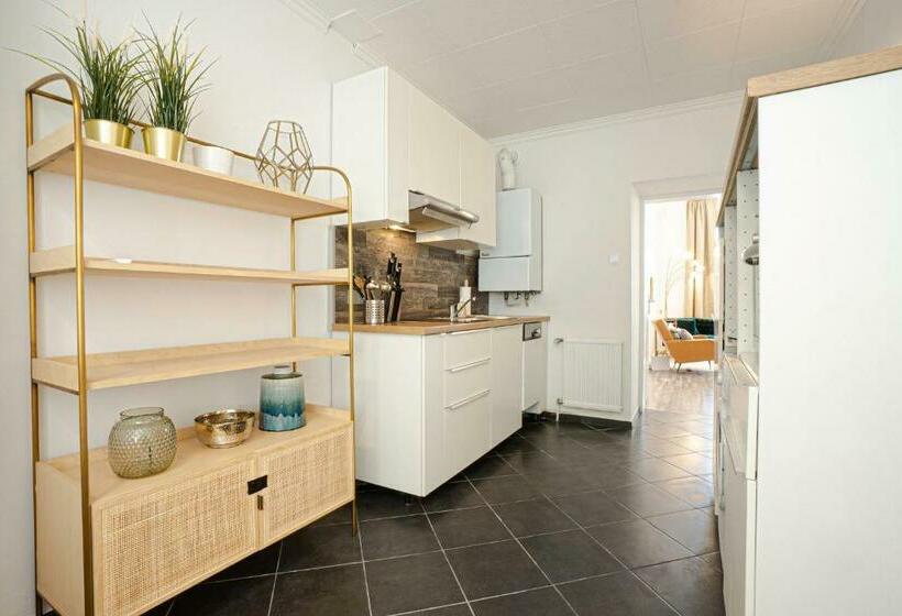 2 Room Apartment On The First Floor With Designer Renovation. Exit To The Courtyard. 15 Minutes To S