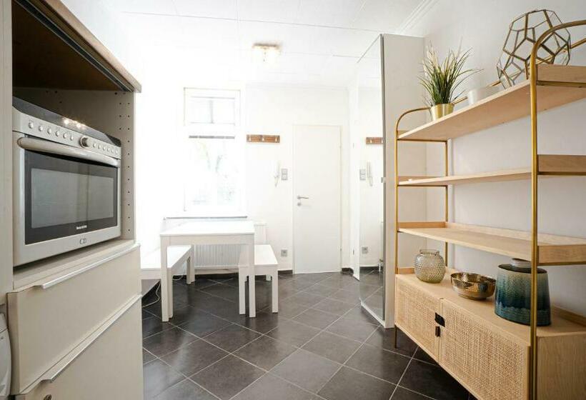 2 Room Apartment On The First Floor With Designer Renovation. Exit To The Courtyard. 15 Minutes To S