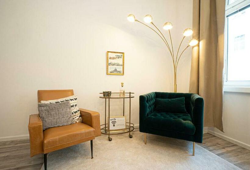 2 Room Apartment On The First Floor With Designer Renovation. Exit To The Courtyard. 15 Minutes To S