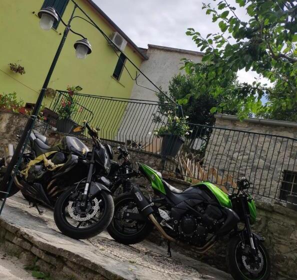 住宿加早餐  Castelpetroso Bed&food