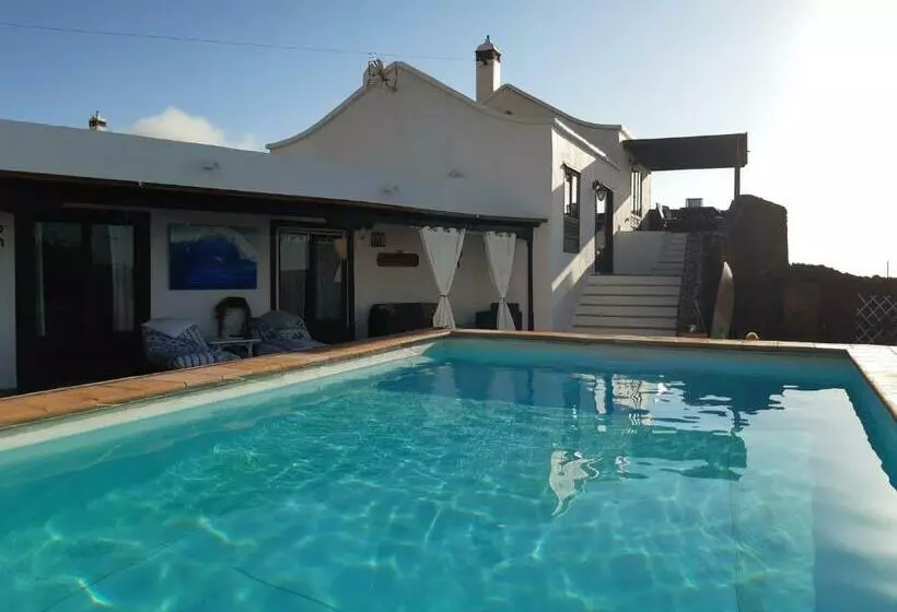 Aamiaismajoitus (B&B) Dormir Y Conducir Lanzarote