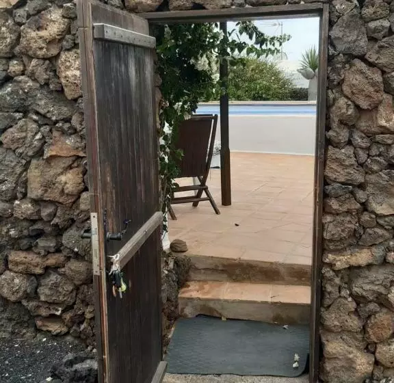 Aamiaismajoitus (B&B) Dormir Y Conducir Lanzarote