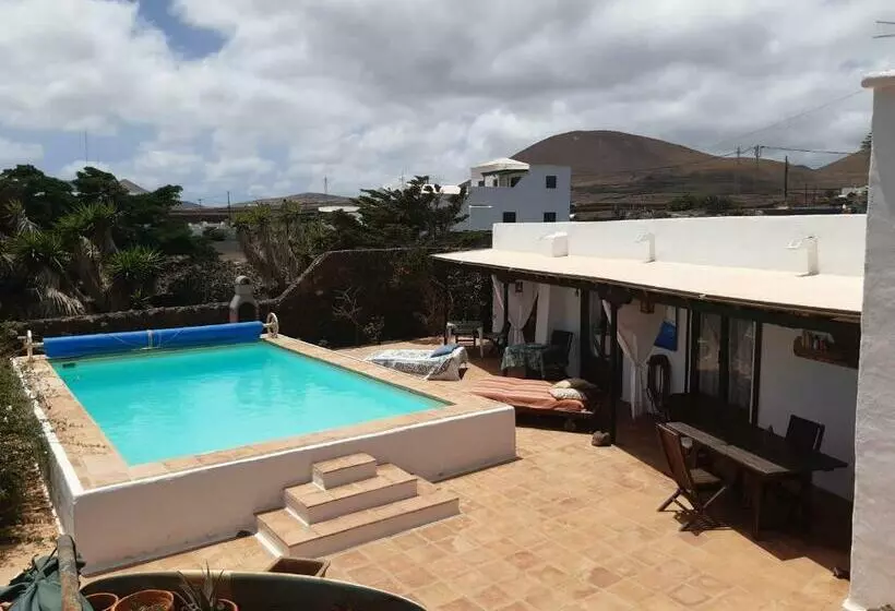 Aamiaismajoitus (B&B) Dormir Y Conducir Lanzarote