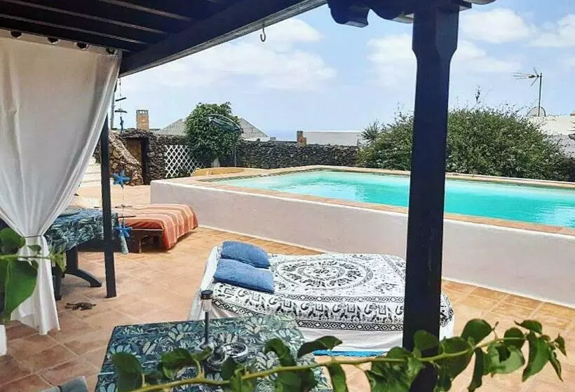 Aamiaismajoitus (B&B) Dormir Y Conducir Lanzarote