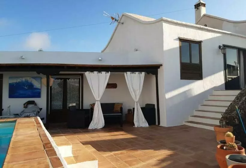 Aamiaismajoitus (B&B) Dormir Y Conducir Lanzarote