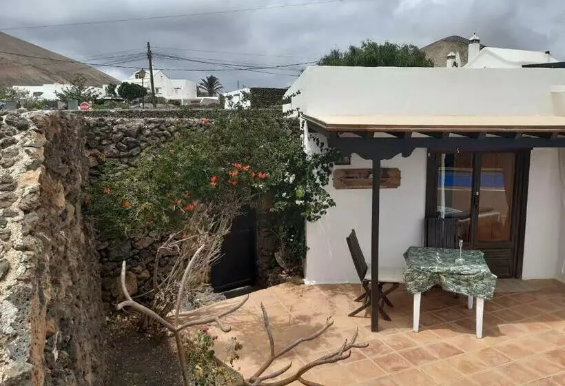 Aamiaismajoitus (B&B) Dormir Y Conducir Lanzarote
