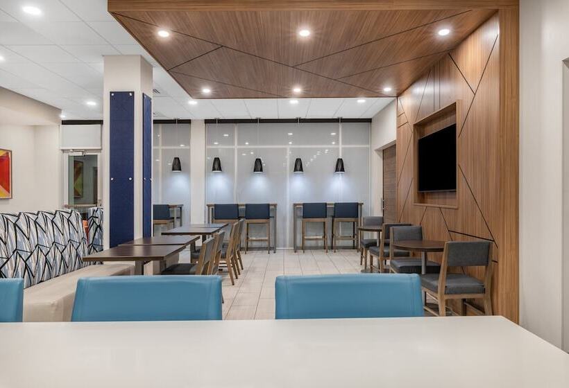 Отель Holiday Inn Express & Suites Nephi, An Ihg