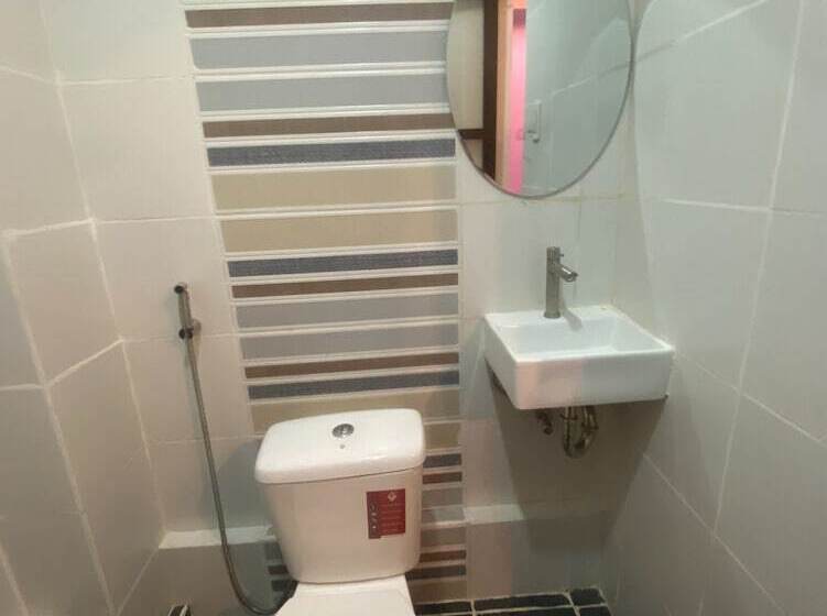 هتل Oyo 885 Gerlins Lodge Two