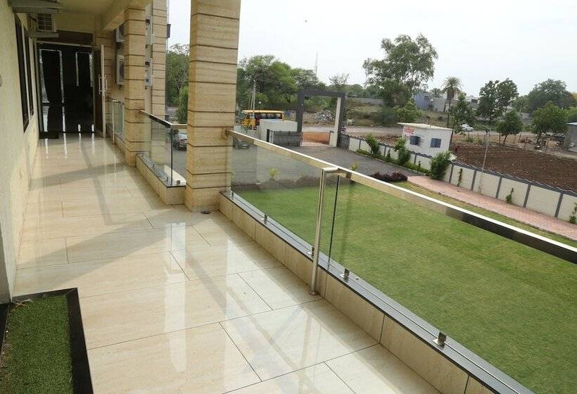 酒店 Shrestha Paradise