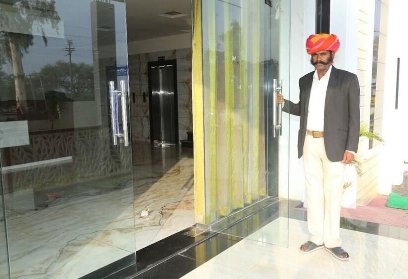 酒店 Shrestha Paradise