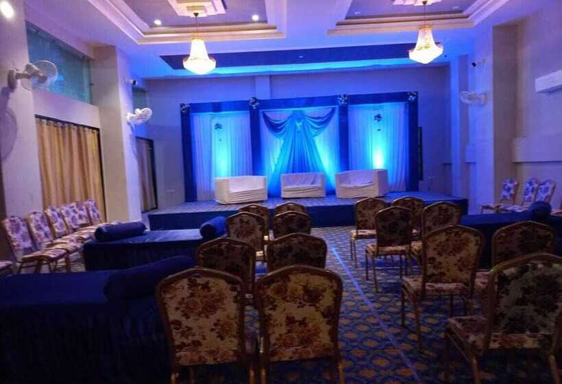 酒店 Shrestha Paradise