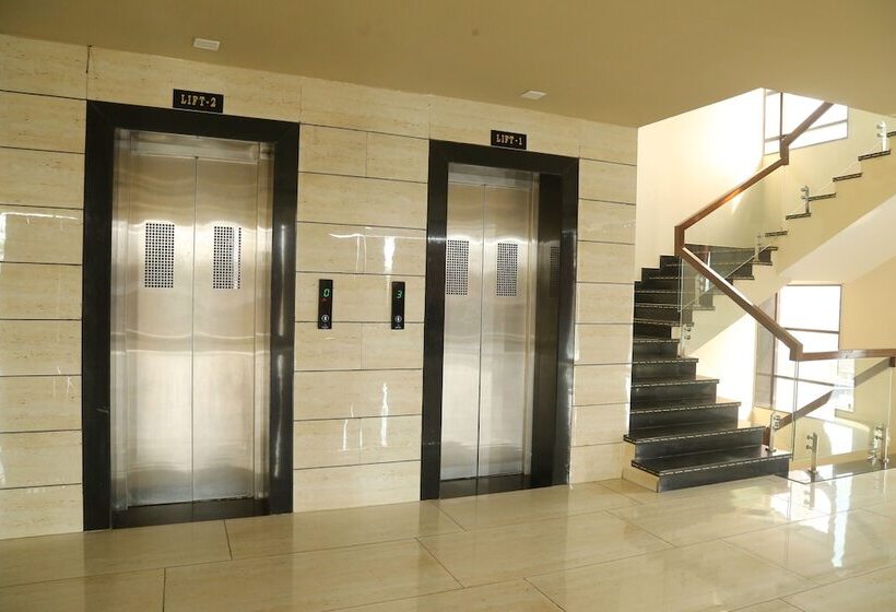 酒店 Shrestha Paradise