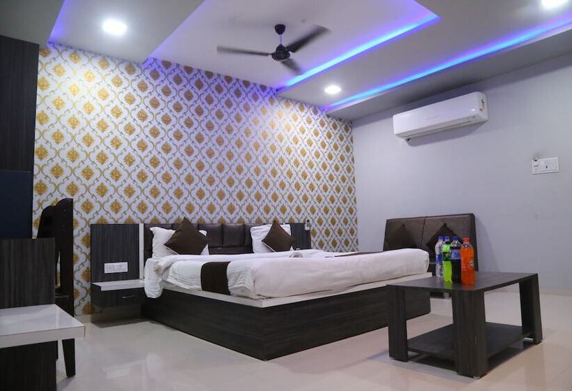 酒店 Shrestha Paradise