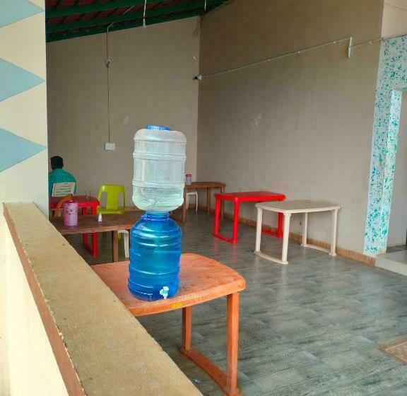 ホテル Spot On 90707 Nisarga Residency