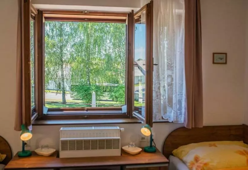 Majatalo Penzion U Dřevěného Ptáka