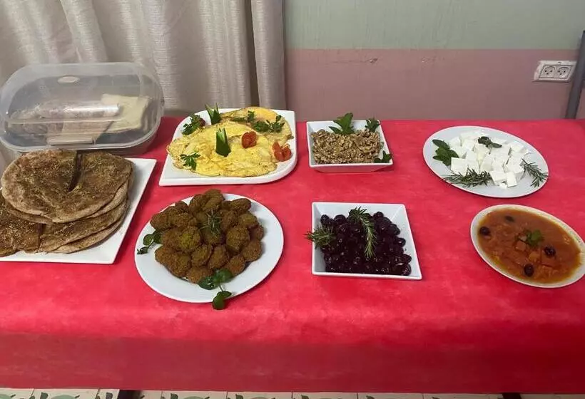 تختخواب و صبحانه Ma An Lil Hayat Boutique