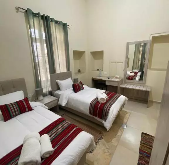 تختخواب و صبحانه Ma An Lil Hayat Boutique