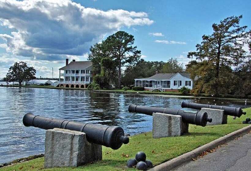 مبيت وإفطار The Edenton Collection Captain S Quarters Inn