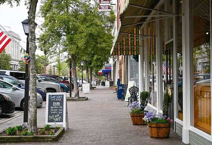 مبيت وإفطار The Edenton Collection Captain S Quarters Inn