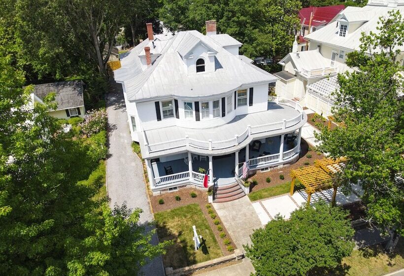 مبيت وإفطار The Edenton Collection Captain S Quarters Inn