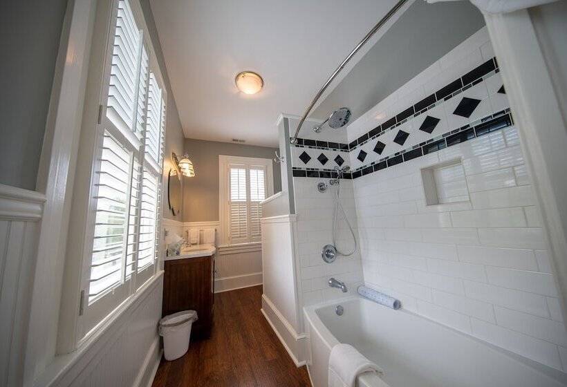 مبيت وإفطار The Edenton Collection Captain S Quarters Inn