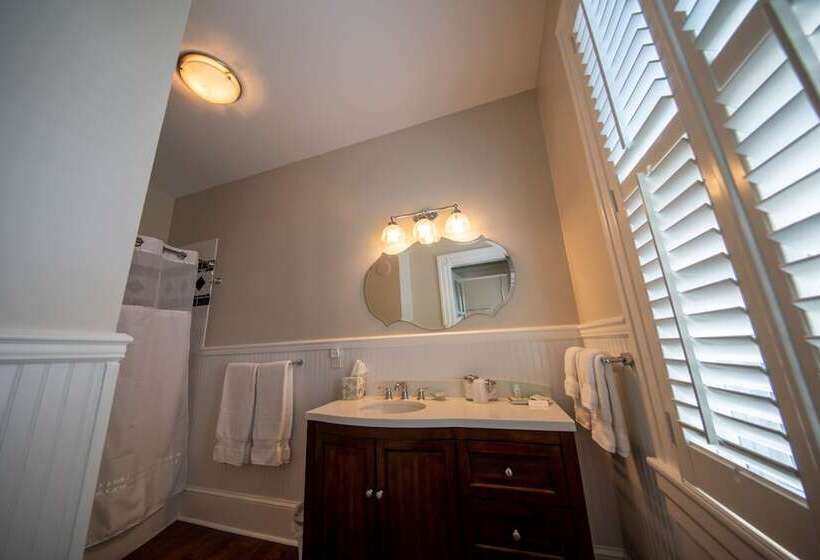 مبيت وإفطار The Edenton Collection Captain S Quarters Inn