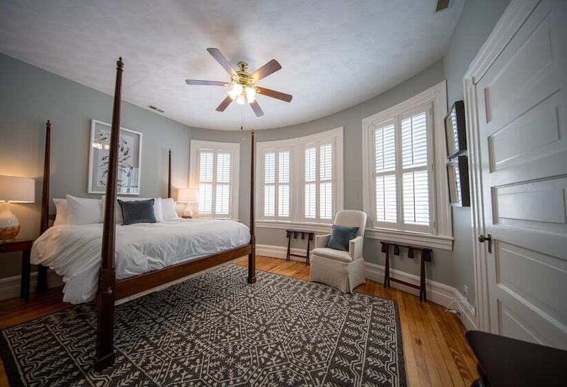 مبيت وإفطار The Edenton Collection Captain S Quarters Inn