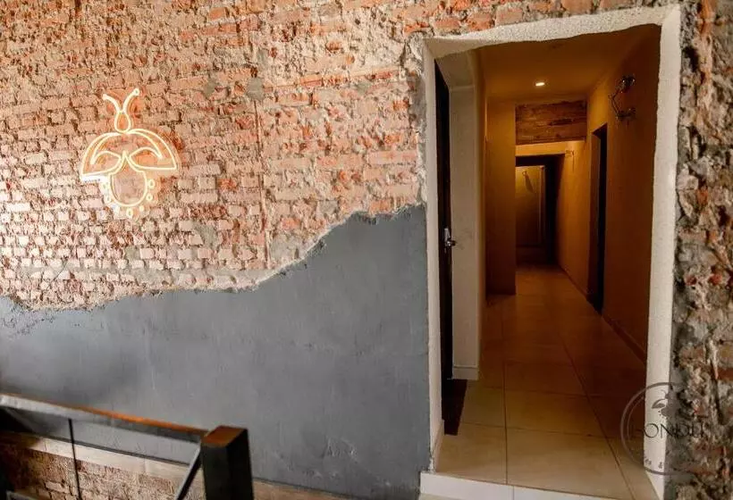 هتل Isondu Suites & Breakfast