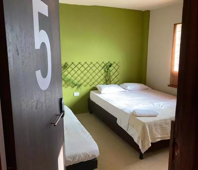 Retkeilymaja Alojamiento Bambuu