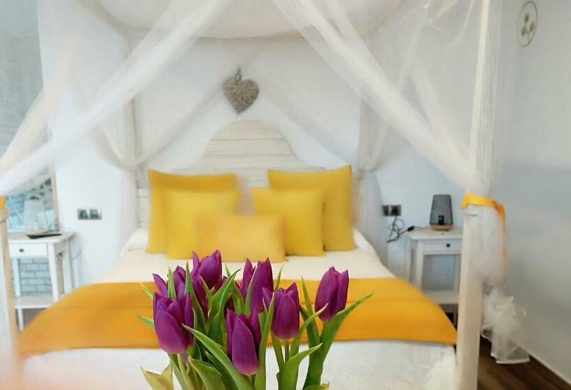 Отель Escapada Romantica Con Jacuzzi Y Vistas Al Castillo De Trevejo